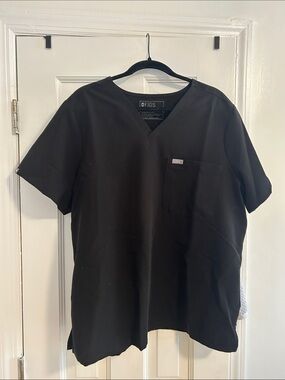 4 SHIRTS! Figs Women’s Black Catrina Top